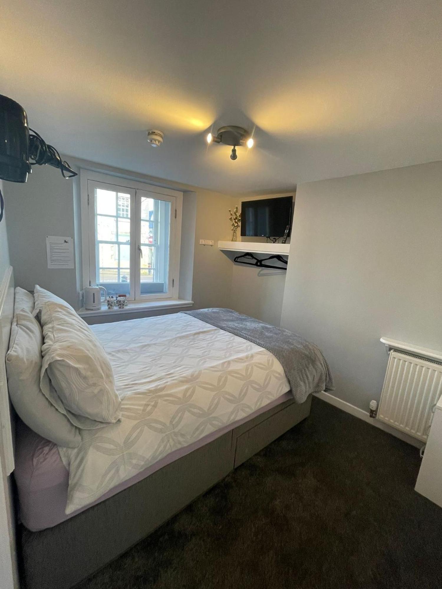 Blackbull With Rooms Lower Cumbernauld Buitenkant foto